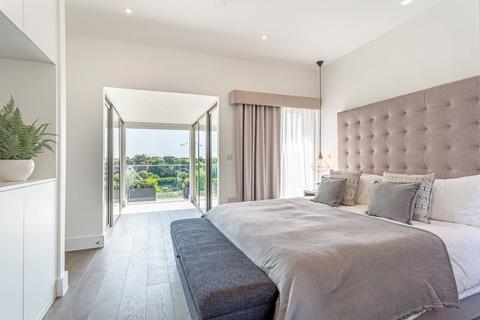 2 bedroom penthouse to rent, Station Road, Gerrards Cross, SL9