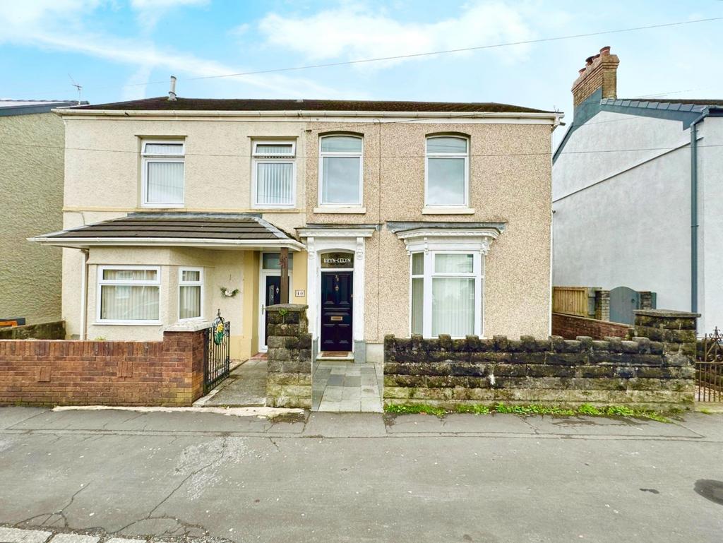 Bolgoed Road, Pontarddulais, Swansea... 3 bed semidetached house for