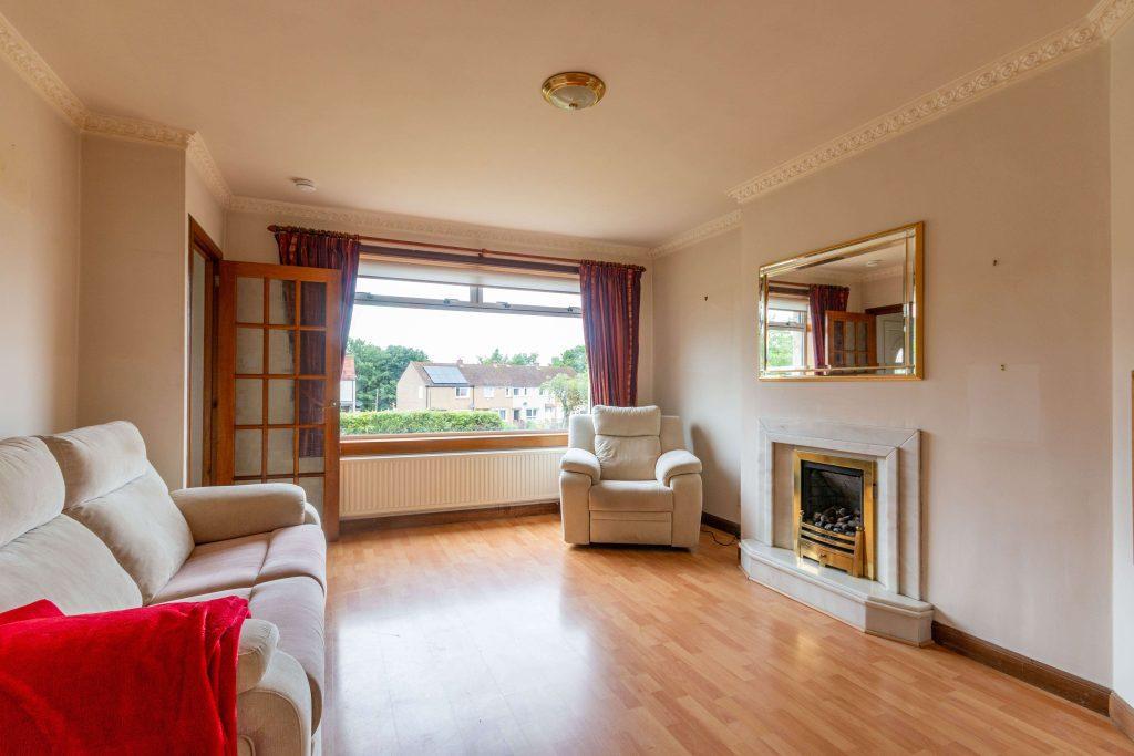2157L Dolphin Gardens West, Currie... 3 bed property £1,250 pcm (£