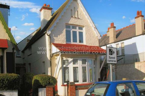 2 bedroom apartment to rent, Southbourne Grove, Westcliff On Sea