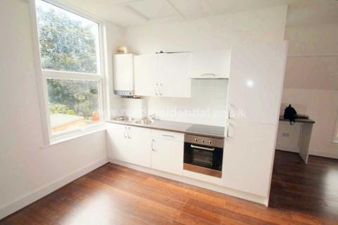 2 bedroom apartment to rent, Southbourne Grove, Westcliff On Sea