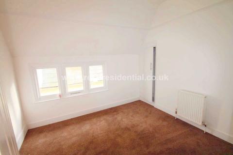 2 bedroom apartment to rent, Southbourne Grove, Westcliff On Sea