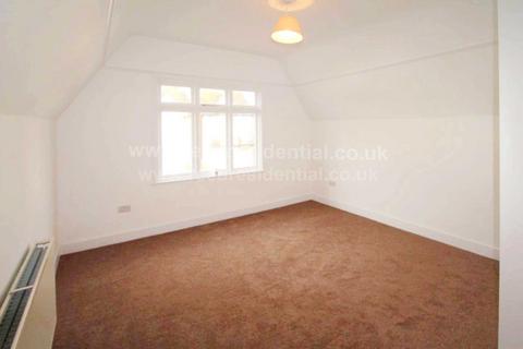 2 bedroom apartment to rent, Southbourne Grove, Westcliff On Sea