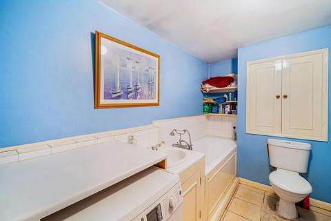 30 Albany Road, Brentford, TW8 0NF