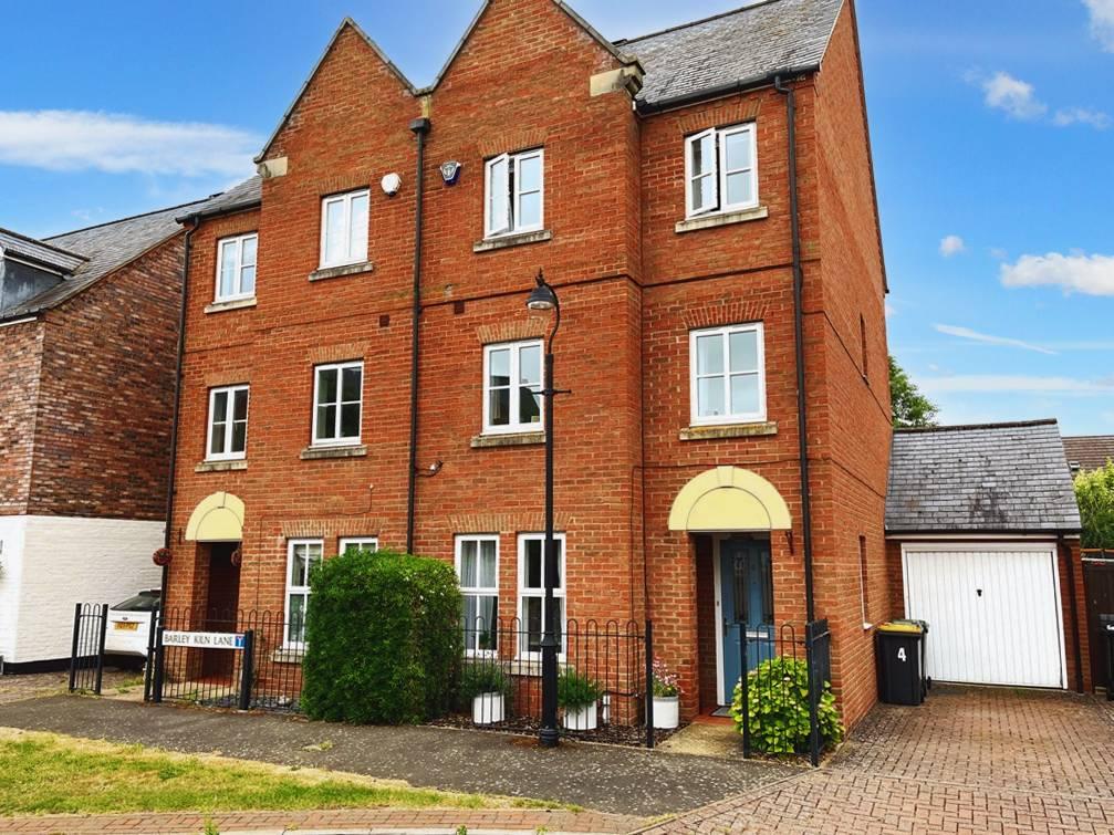 Barley Kiln Lane, Harrold MK43 3 bed semidetached house for sale £