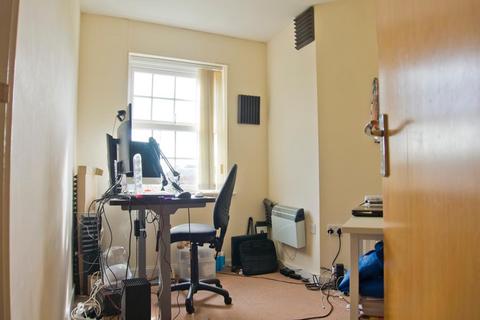 2 bedroom flat for sale, Birkby Close, Hamilton, Leicester, LE5