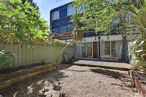 9 Tristan Square, London, SE3 9UB