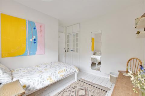9 Tristan Square, London, SE3 9UB