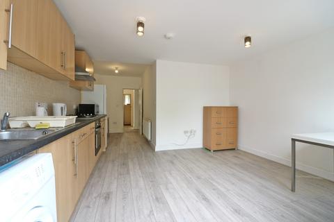 2 bedroom flat to rent, Western Avenue, London, W3