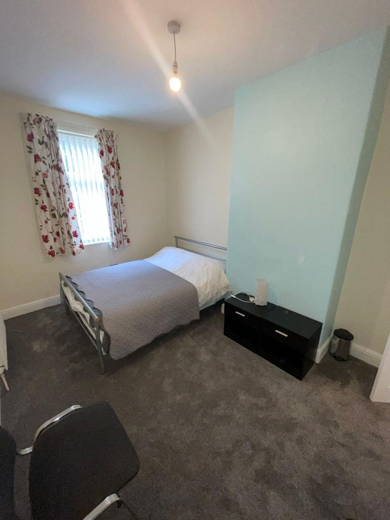 Furnished double room in house share available fo