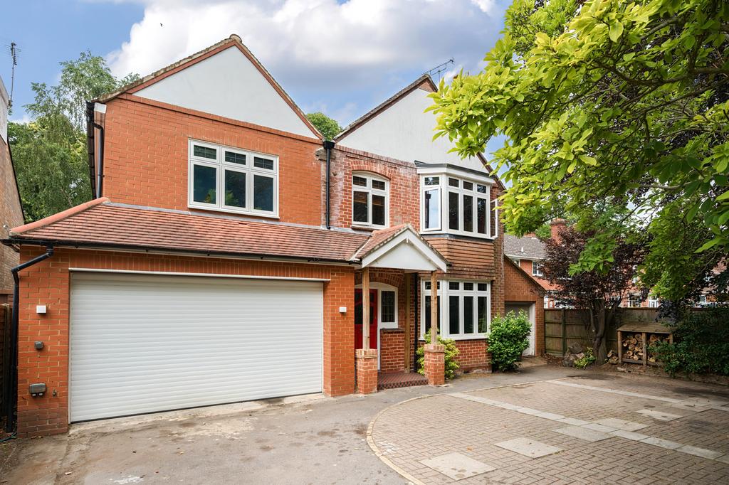 Farnborough Road, Farnborough, GU14 6 bed detached house for sale £