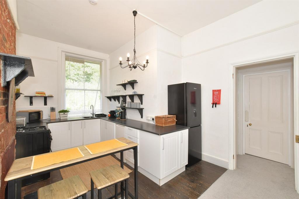 St. Boniface Road, Ventnor, Isle of Wight 2 bed ground floor flat for