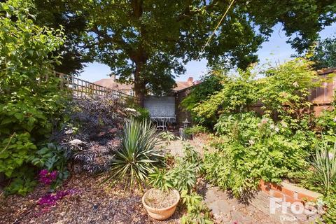 143 Denman Drive, Ashford, TW15 2AP