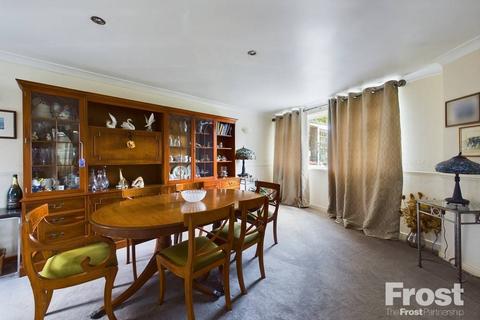 143 Denman Drive, Ashford, TW15 2AP