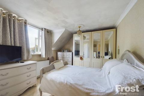 143 Denman Drive, Ashford, TW15 2AP