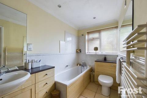 143 Denman Drive, Ashford, TW15 2AP