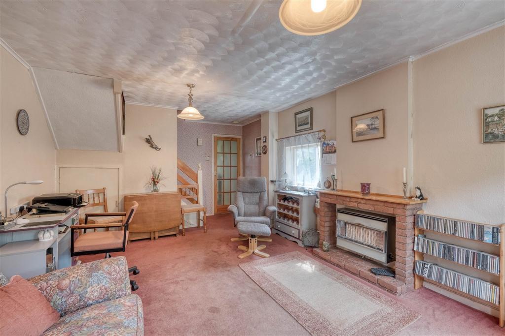 Oldbury Close, Church Hill North, Redditch B98 8RF 2 bed end of terrace