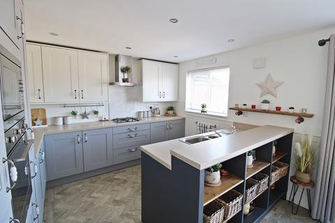 22 Parc Dan Y Bryn, Tonyrefail, Porth, CF39 8JS