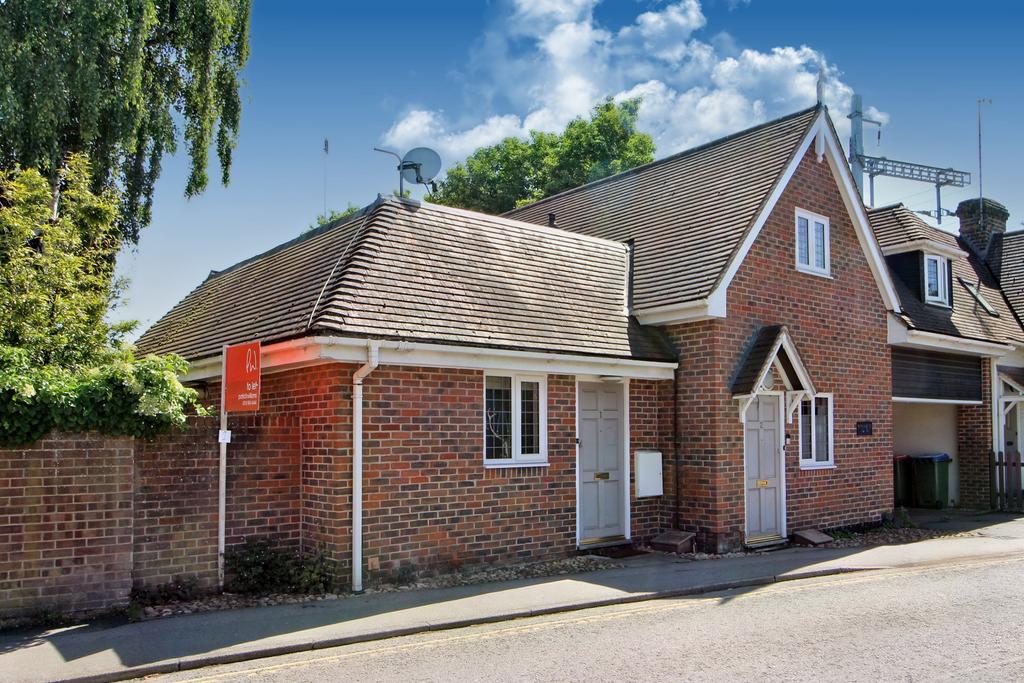 Kingfisher Court, Pangbourne, RG8 1 bed flat to rent £1,050 pcm (£242 pw)