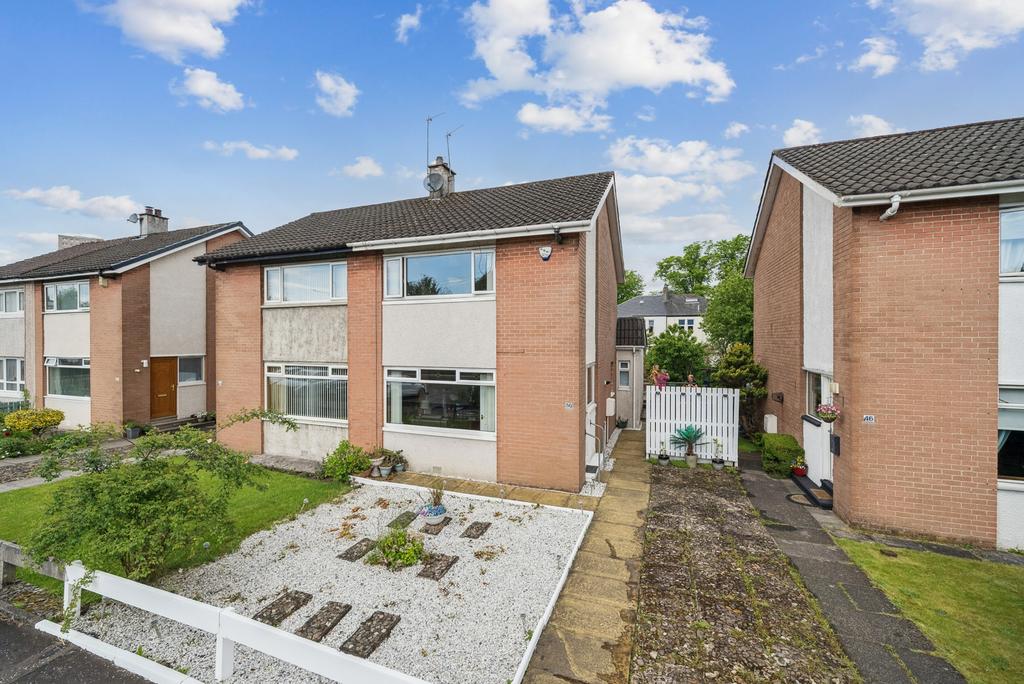 Fleurs Avenue, Dumbreck, Glasgow, G41 5AS 3 bed semidetached house £