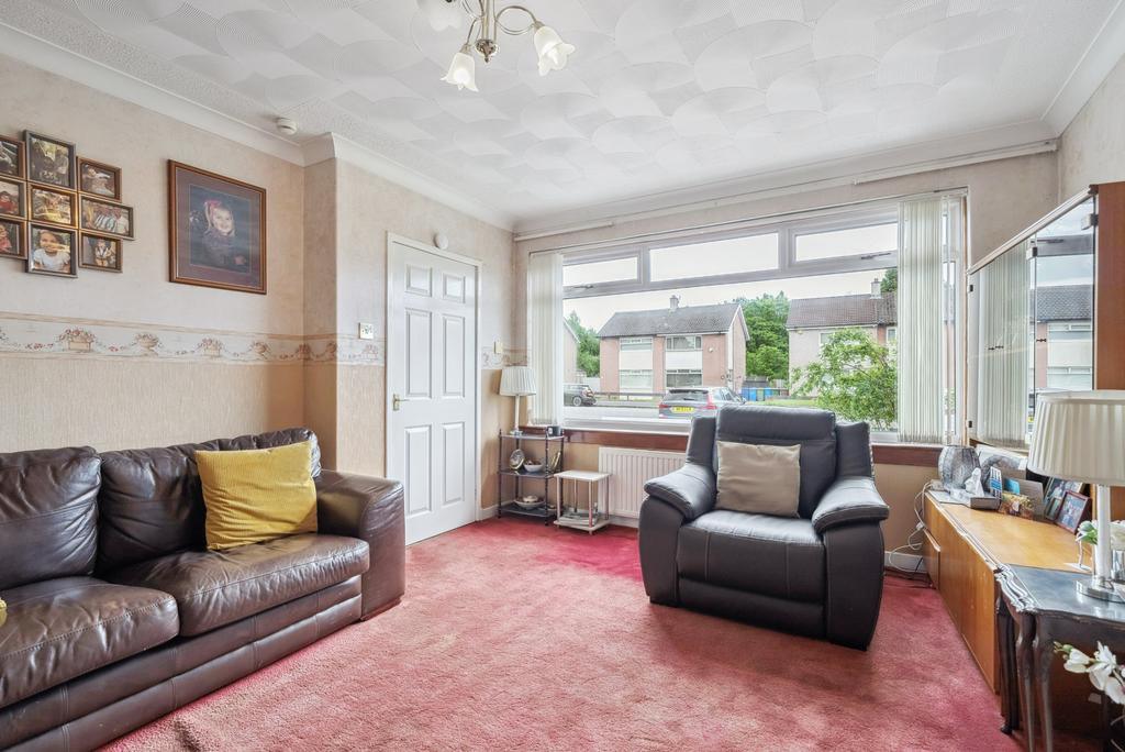 Fleurs Avenue, Dumbreck, Glasgow, G41 5AS 3 bed semidetached house £
