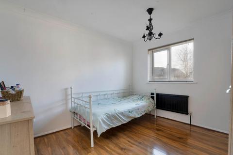 16 Sapperton, Werrington, Peterborough, PE4 5BS