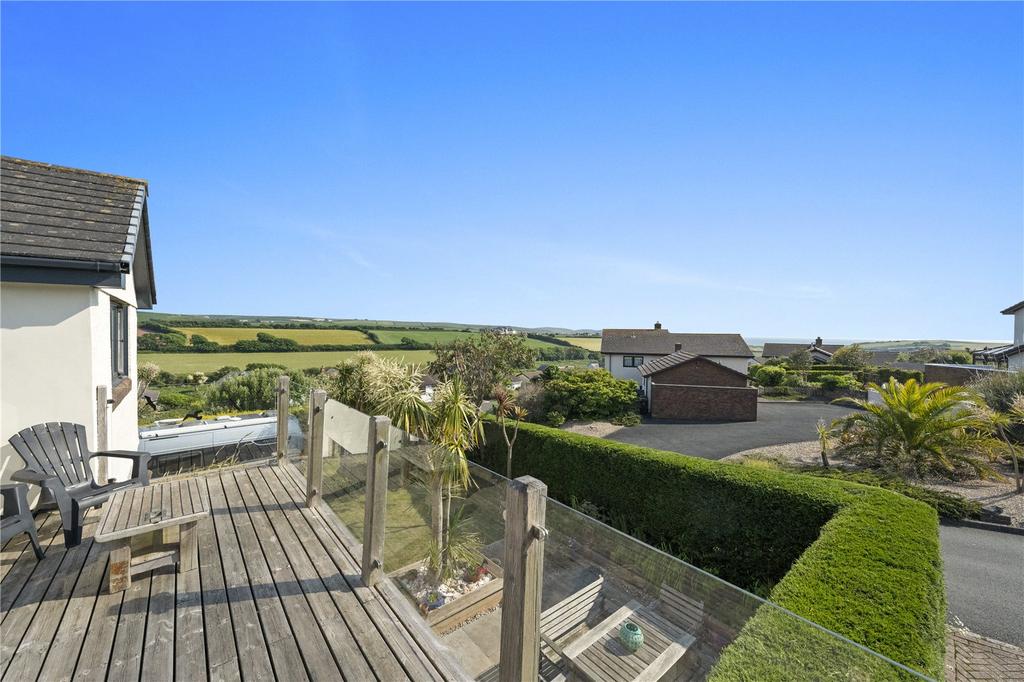 Mead Drive, Thurlestone, Kingsbridge, Devon, TQ7 5 bed detached house