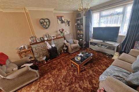 29 Langmead Road, Crewkerne, TA18 8DY