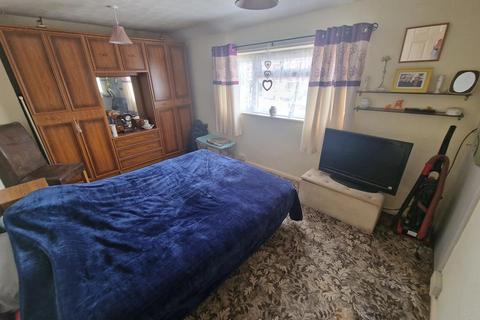 29 Langmead Road, Crewkerne, TA18 8DY