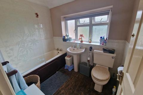 29 Langmead Road, Crewkerne, TA18 8DY