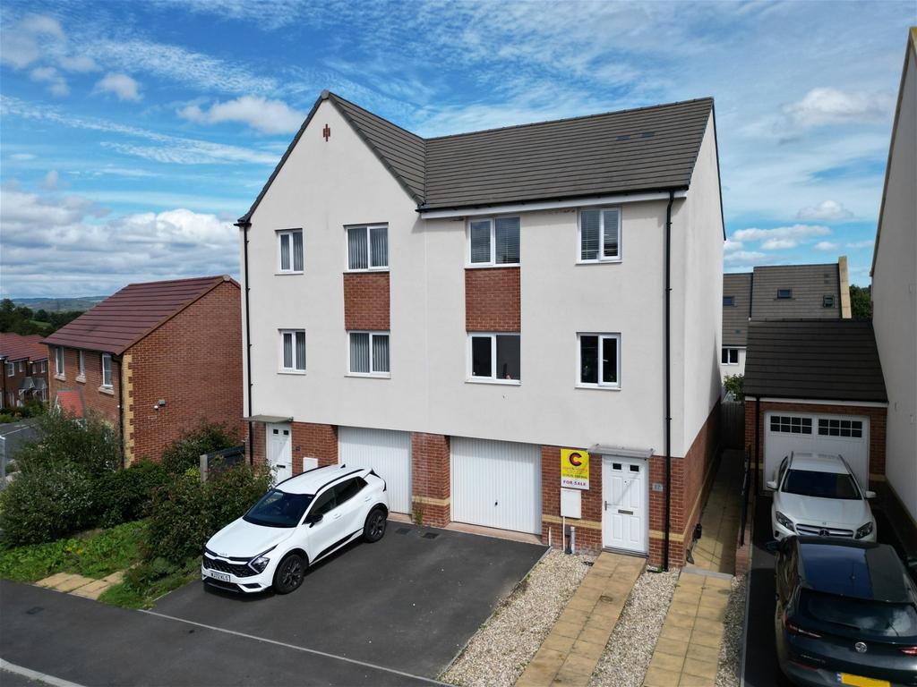 Bugle Place Newton Abbot 4 Bed Semi Detached House £360 000