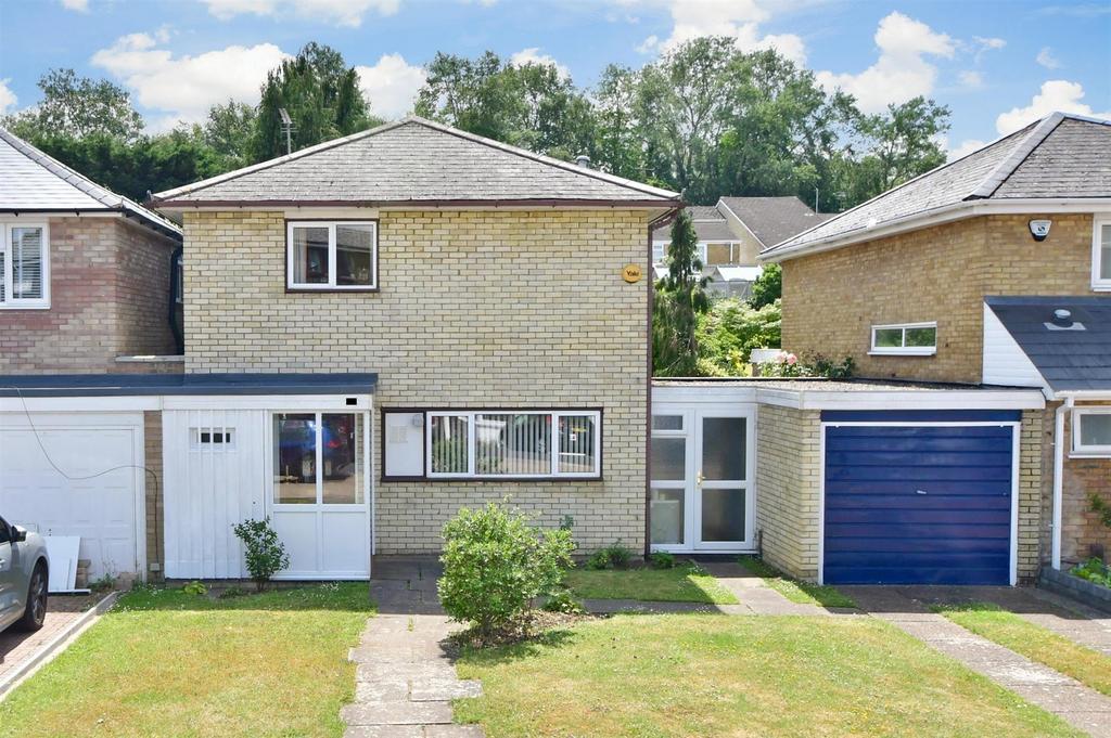 Botelers, Basildon, Essex 3 bed detached house for sale £400,000