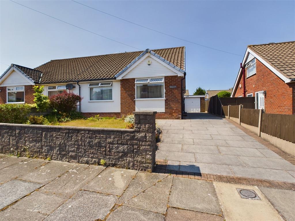 REDWOOD DRIVE, ORMSKIRK 2 bed semidetached bungalow £220,000
