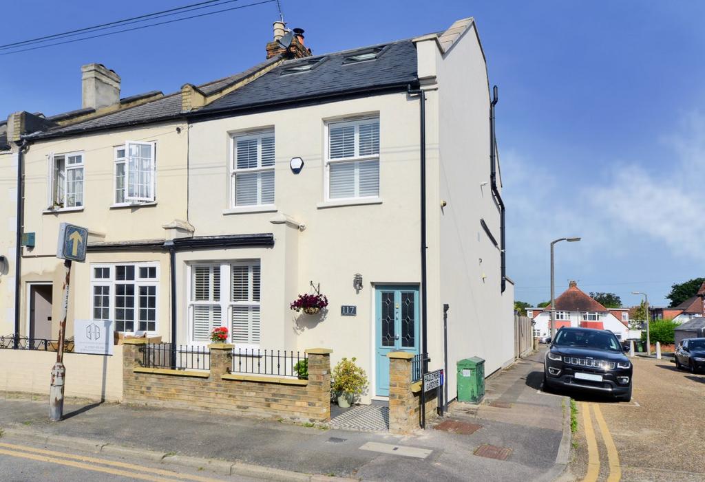 Longfellow Road, Worcester Park, KT4 3 bed end of terrace house for