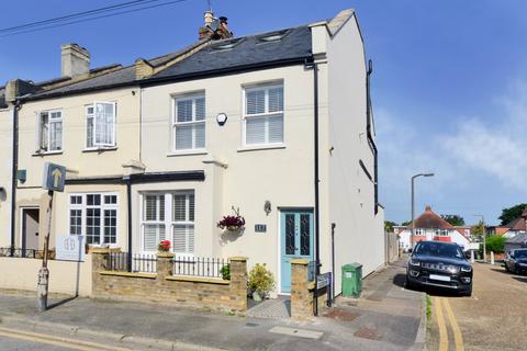 117 Longfellow Road, Worcester Park, KT4 8BD