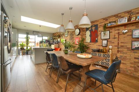 117 Longfellow Road, Worcester Park, KT4 8BD