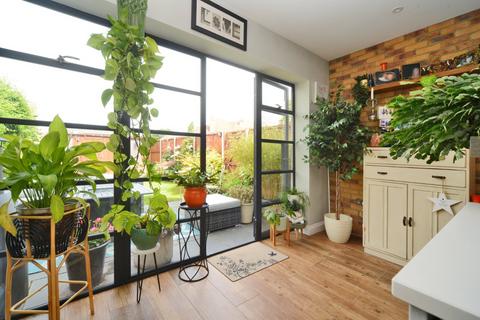 117 Longfellow Road, Worcester Park, KT4 8BD