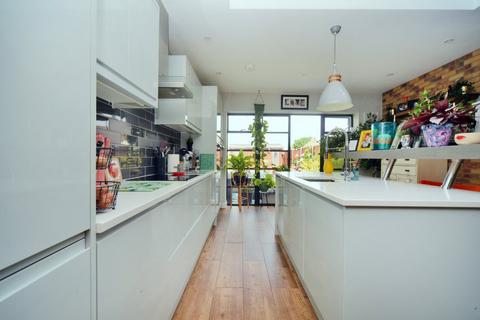 117 Longfellow Road, Worcester Park, KT4 8BD