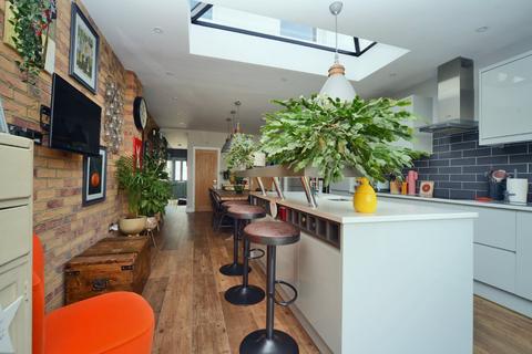 117 Longfellow Road, Worcester Park, KT4 8BD