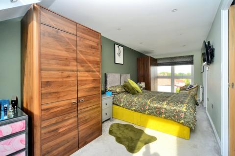 117 Longfellow Road, Worcester Park, KT4 8BD
