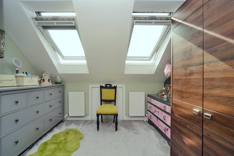 117 Longfellow Road, Worcester Park, KT4 8BD