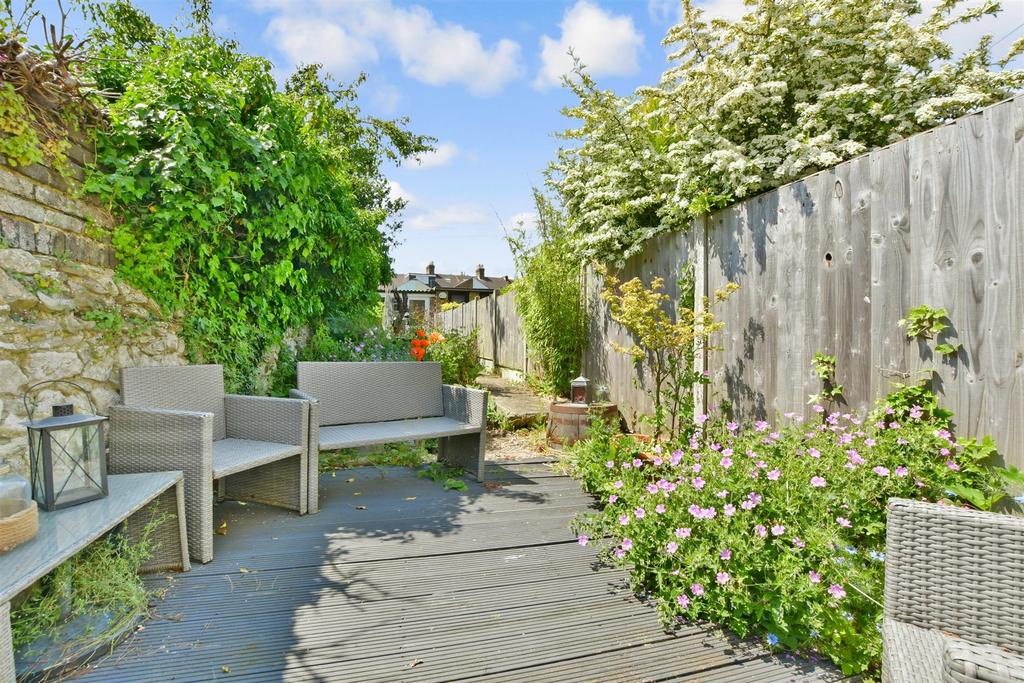 Victoria Street, Maidstone, Kent 2 bed end of terrace house for sale