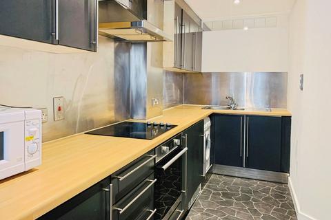 2 bedroom flat to rent, South Parade, Leeds, West Yorkshire, UK, LS1