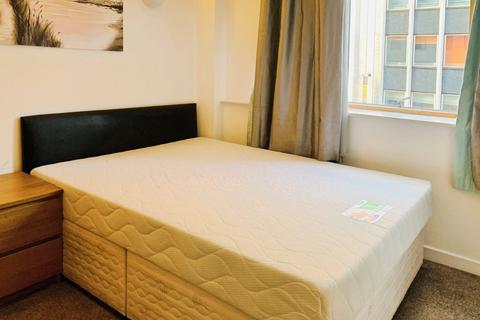2 bedroom flat to rent, South Parade, Leeds, West Yorkshire, UK, LS1