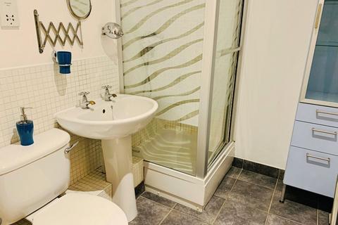 2 bedroom flat to rent, South Parade, Leeds, West Yorkshire, UK, LS1