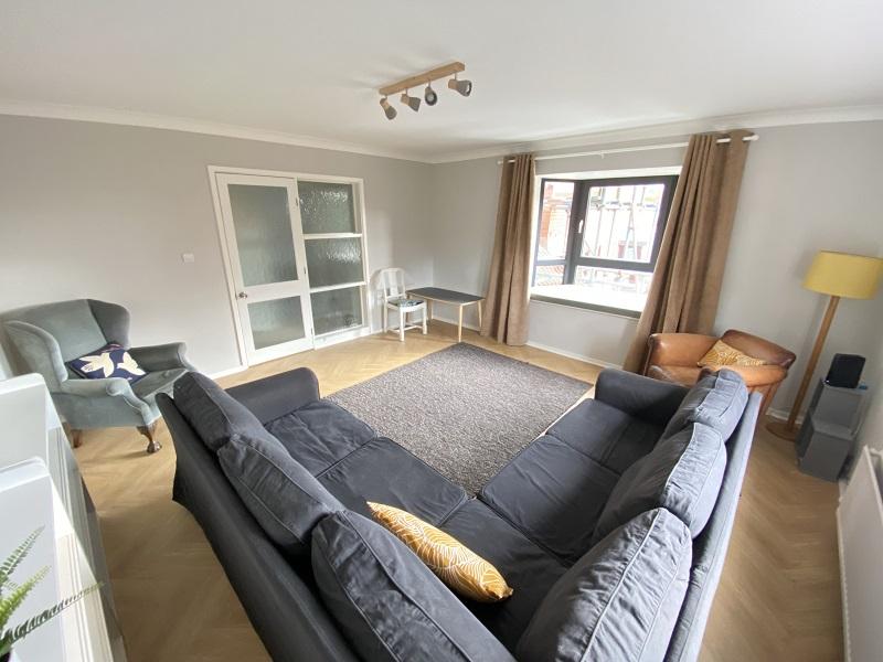 Folland Court, West Cross, SA3 2 bed flat - £1,050 pcm (£242 pw)