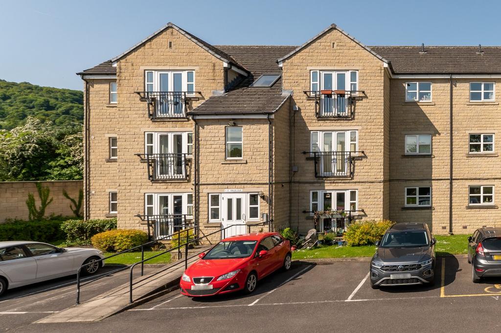 Fowlers Court, Otley, West Yorkshire, LS21 2 bed apartment for sale £165,000