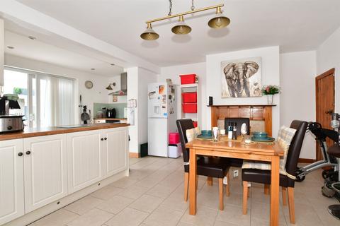 25 Bush Avenue, Newington, Ramsgate, CT12 6HB