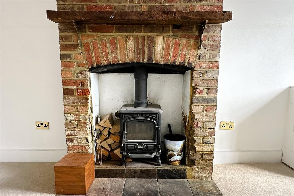 River Road, Arundel, West Sussex 2 bed terraced house for sale £415,000