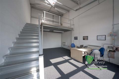 Industrial unit to rent, Aylesbury HP19